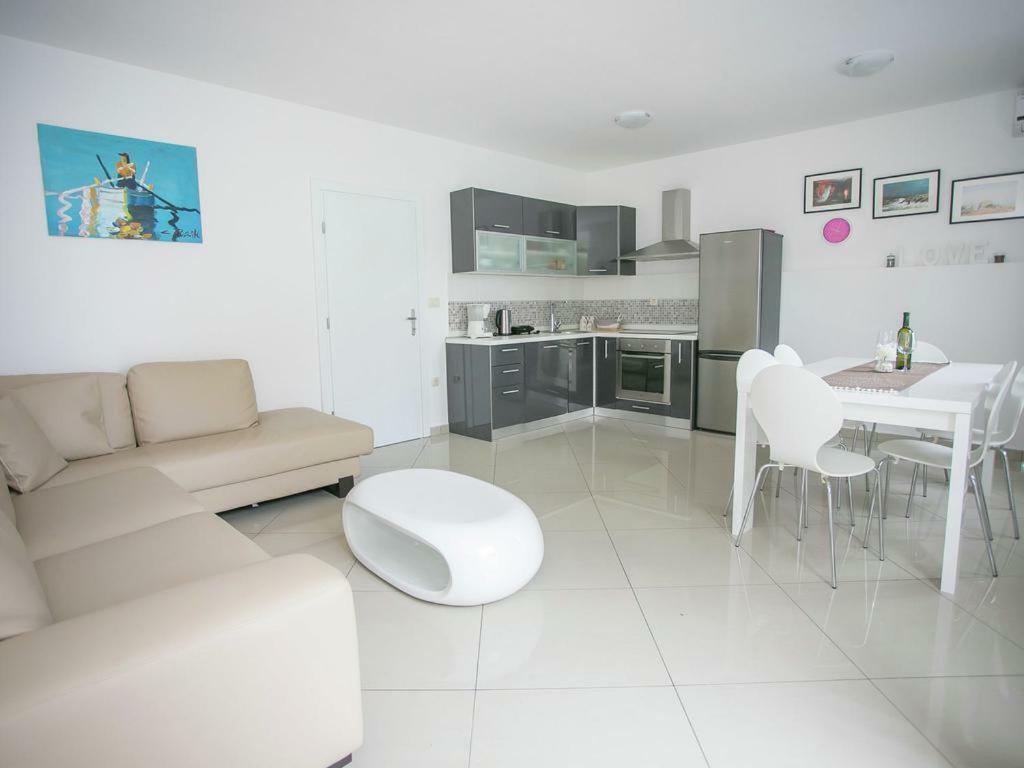 Sesar Apartments Krk - No. 3 Cvita Krk Town Eksteriør billede