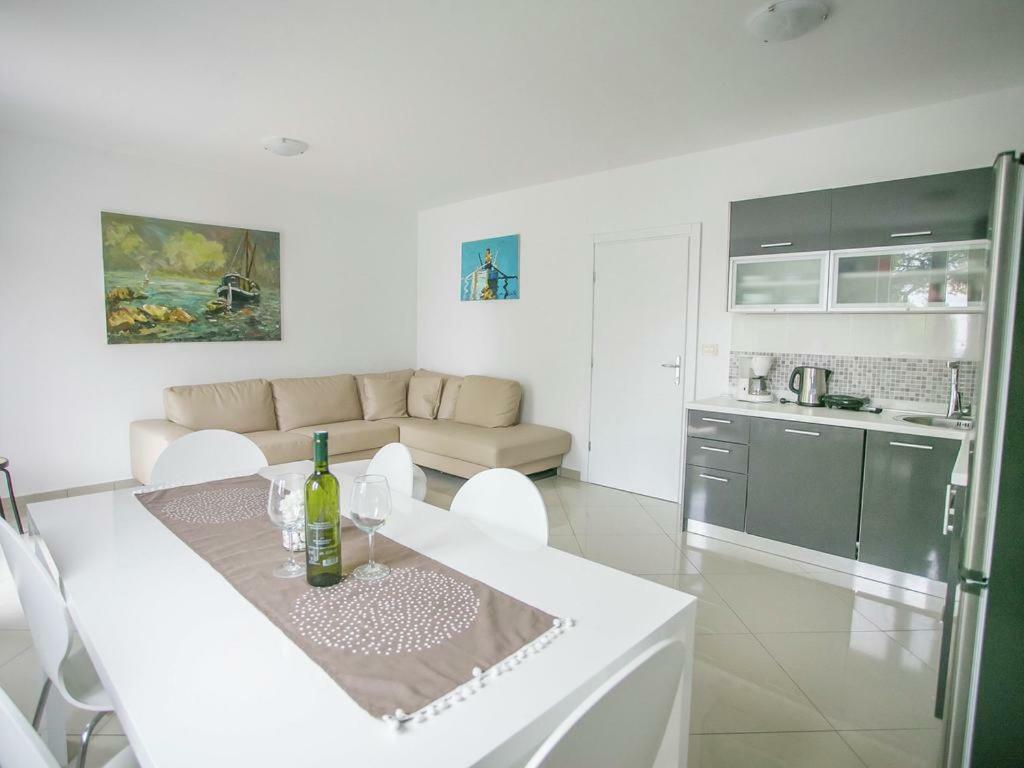 Sesar Apartments Krk - No. 3 Cvita Krk Town Eksteriør billede
